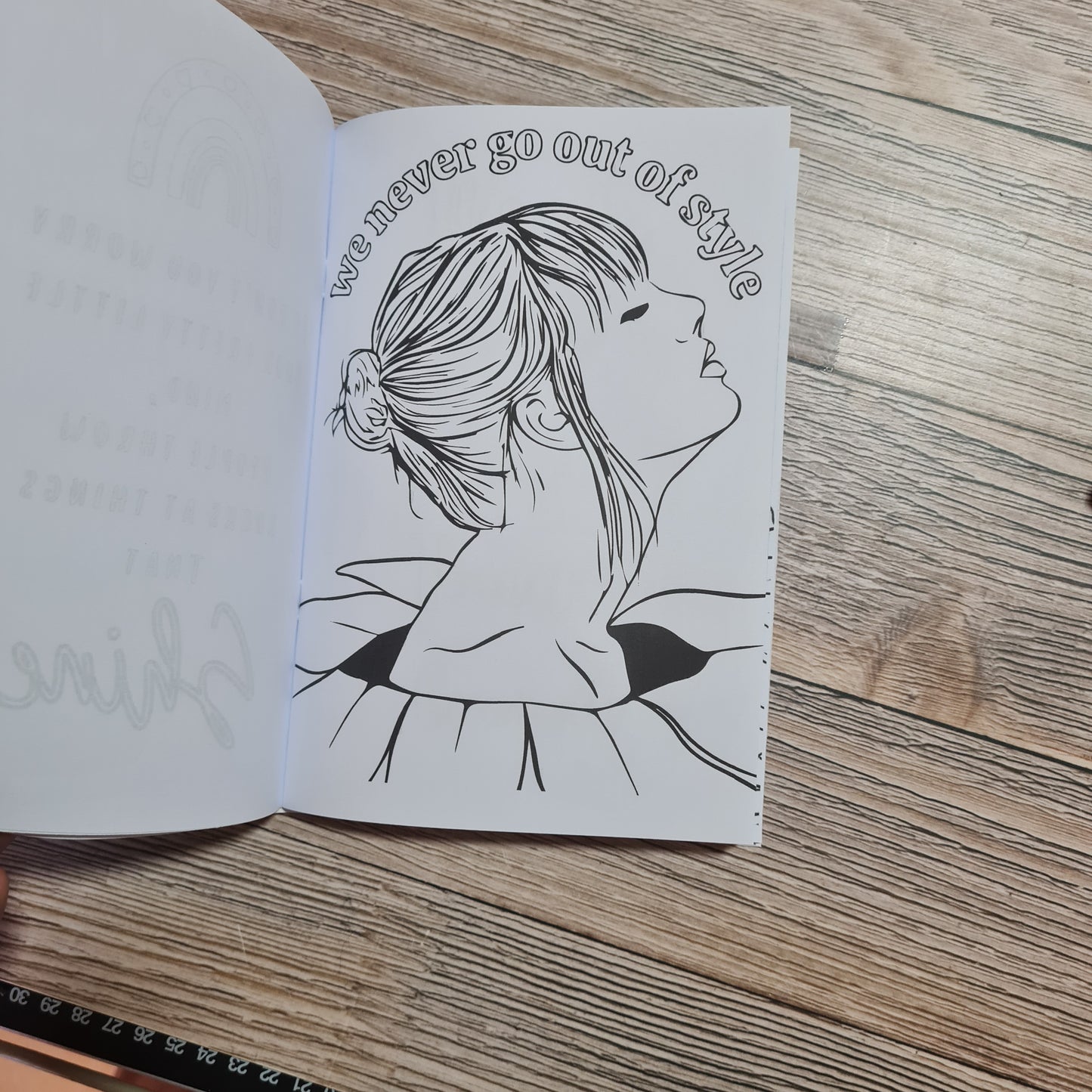 Taylor Swift Colouring Book